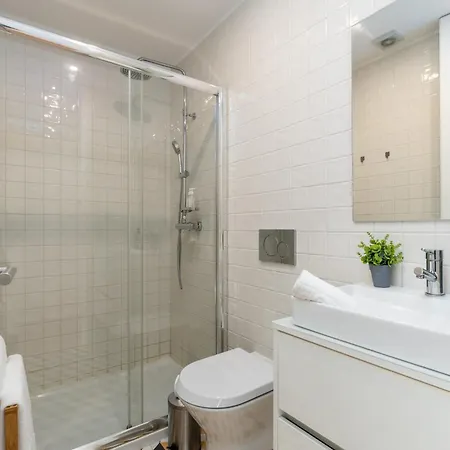 A Window To - Premium At Clerigos Tower Apartmán *