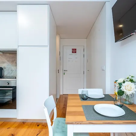 A Window To Porto - Studio At Clerigos Tower
