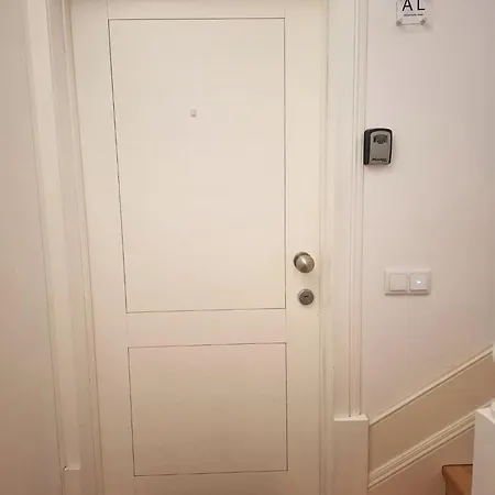 A Window To - Premium At Clerigos Tower Apartment